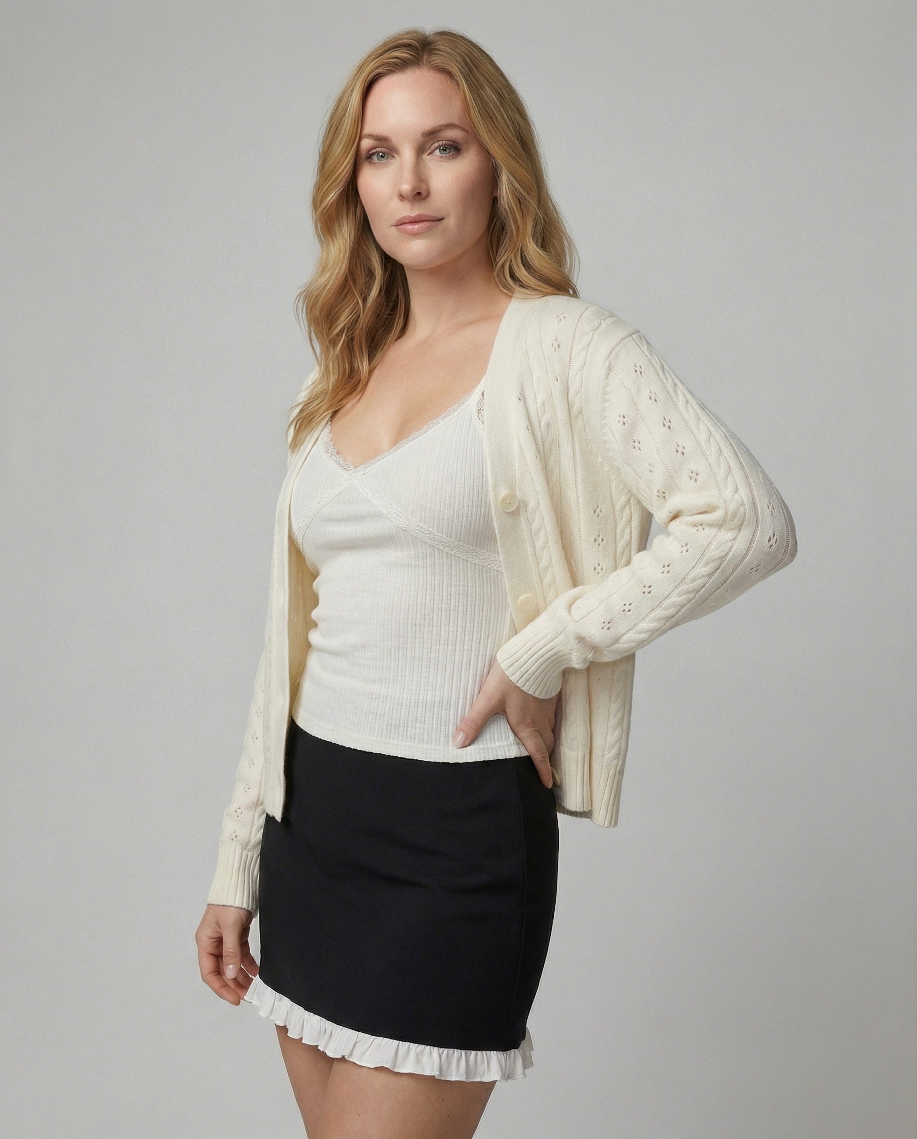Strickcardigan Damen Hüftlang Perlmuttknöpfe Glamour - BerlinGlamour
