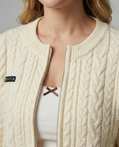 Strickblouson Zopfmuster Überschnittene Schultern Kragen Rippenoptik