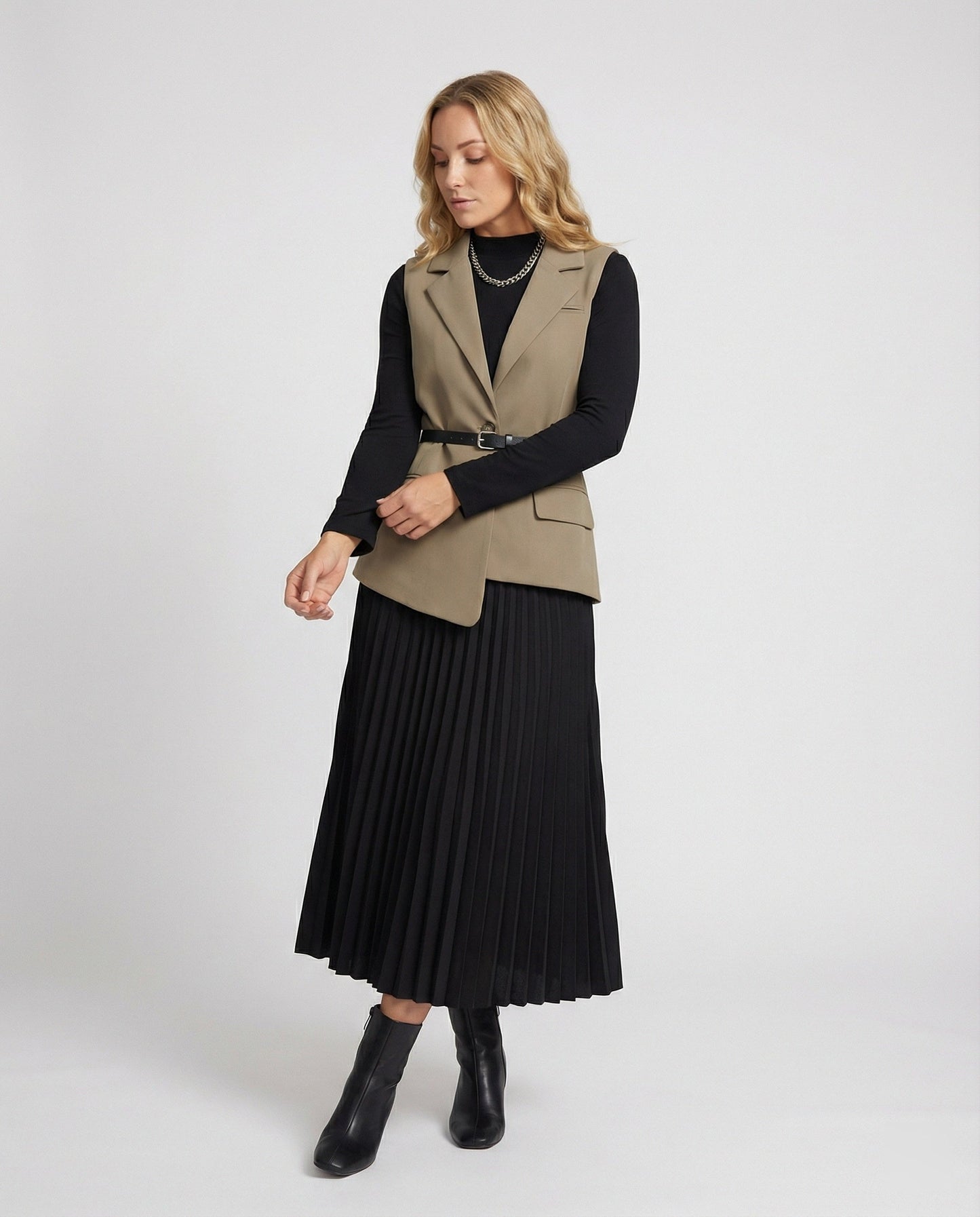 Zweiteiliges Kleid mit Taillenweste und Blazerstil - BerlinGlamour