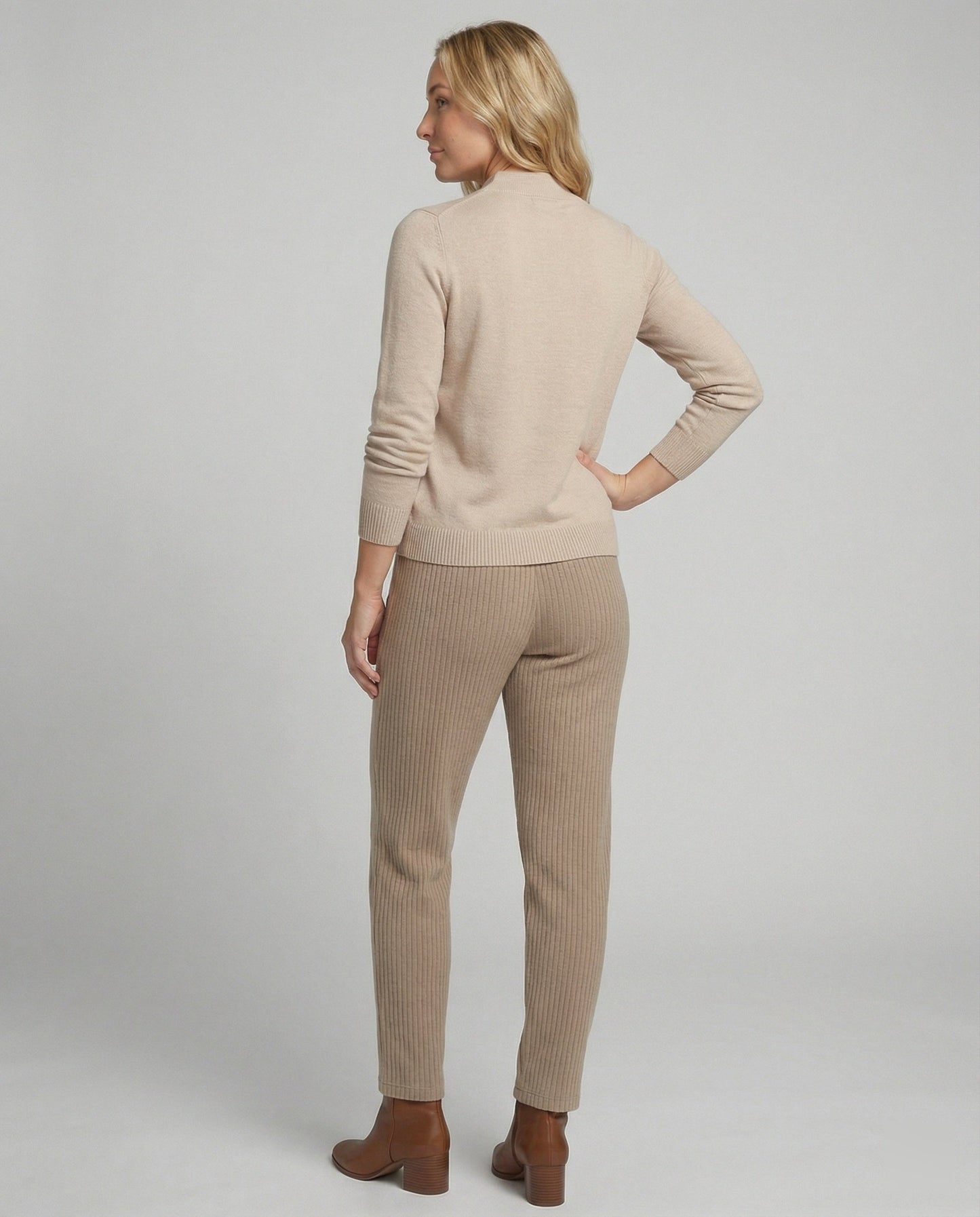 Strickensemble mit Stehkragenpullover und elastischer Bundhose Damen