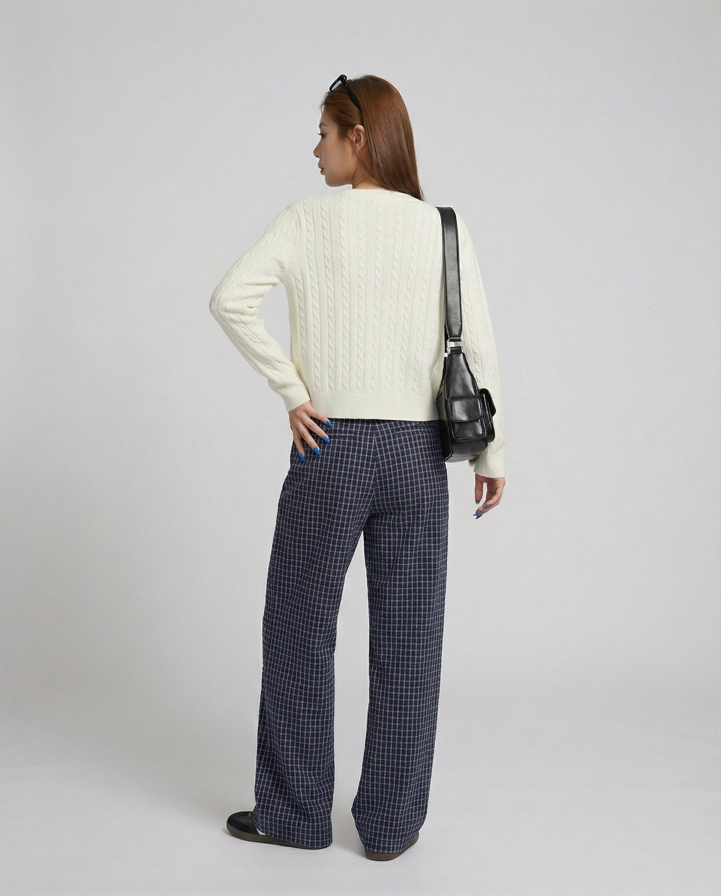 Kurz geschnittene Strickjacke Zopfmuster Rundhals Modern Frauen