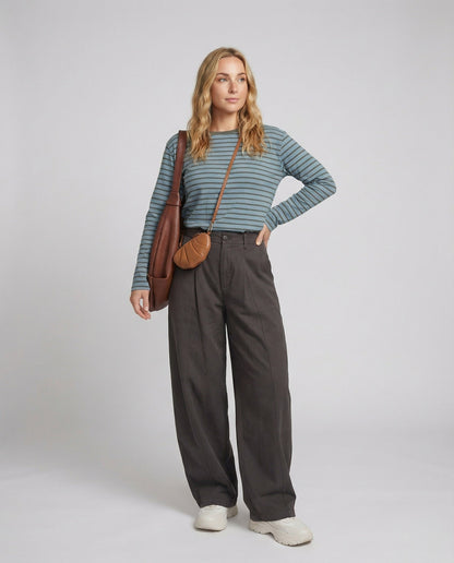 Hohe Leinenhose Damen mit Bundfalten und Weitem Bein - BerlinGlamour