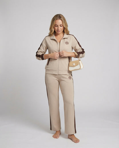 Sportliche Freizeithose mit Stehkragenjacke und Komfortpassform - BerlinGlamour