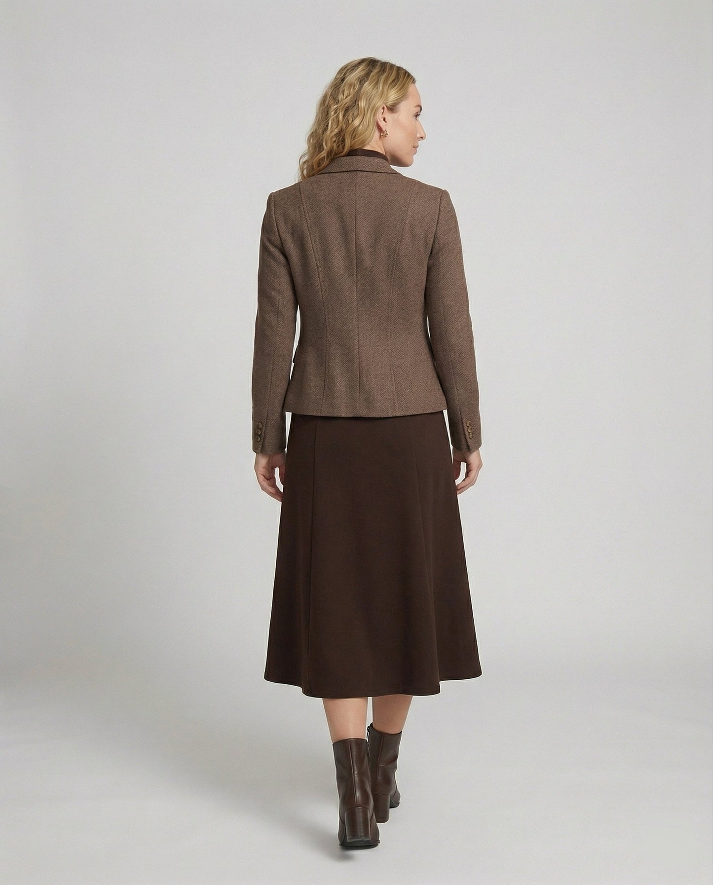 Kurzblazer Damen Tailliert mit Rosenbrosche Modern
