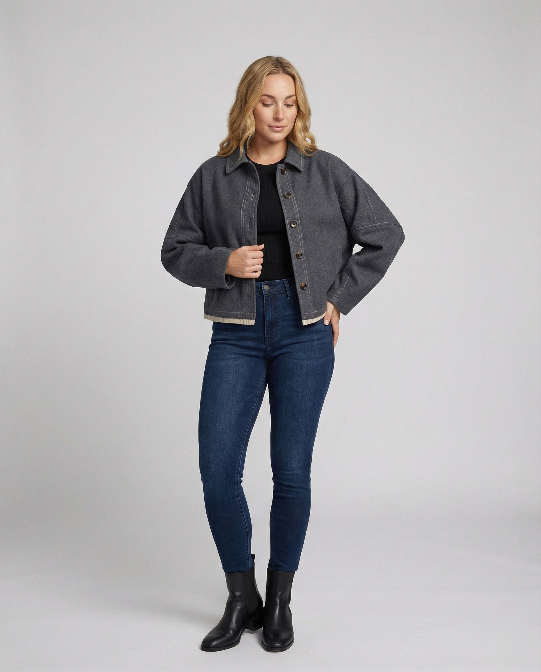 Weite Kurzjacke mit Ballonärmeln und Oversized-Schnitt - BerlinGlamour