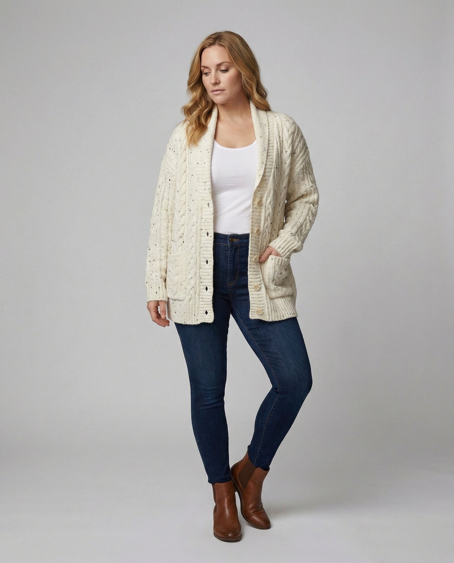 Grobstrick Cardigan Zopfmuster Eingrifftaschen Modern