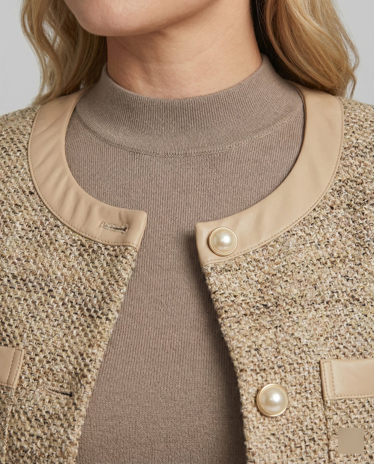 Bouclé-Jacke Ensemble mit Rundhals und Plissierrock