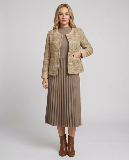 Bouclé-Jacke Ensemble mit Rundhals und Plissierrock - BerlinGlamour