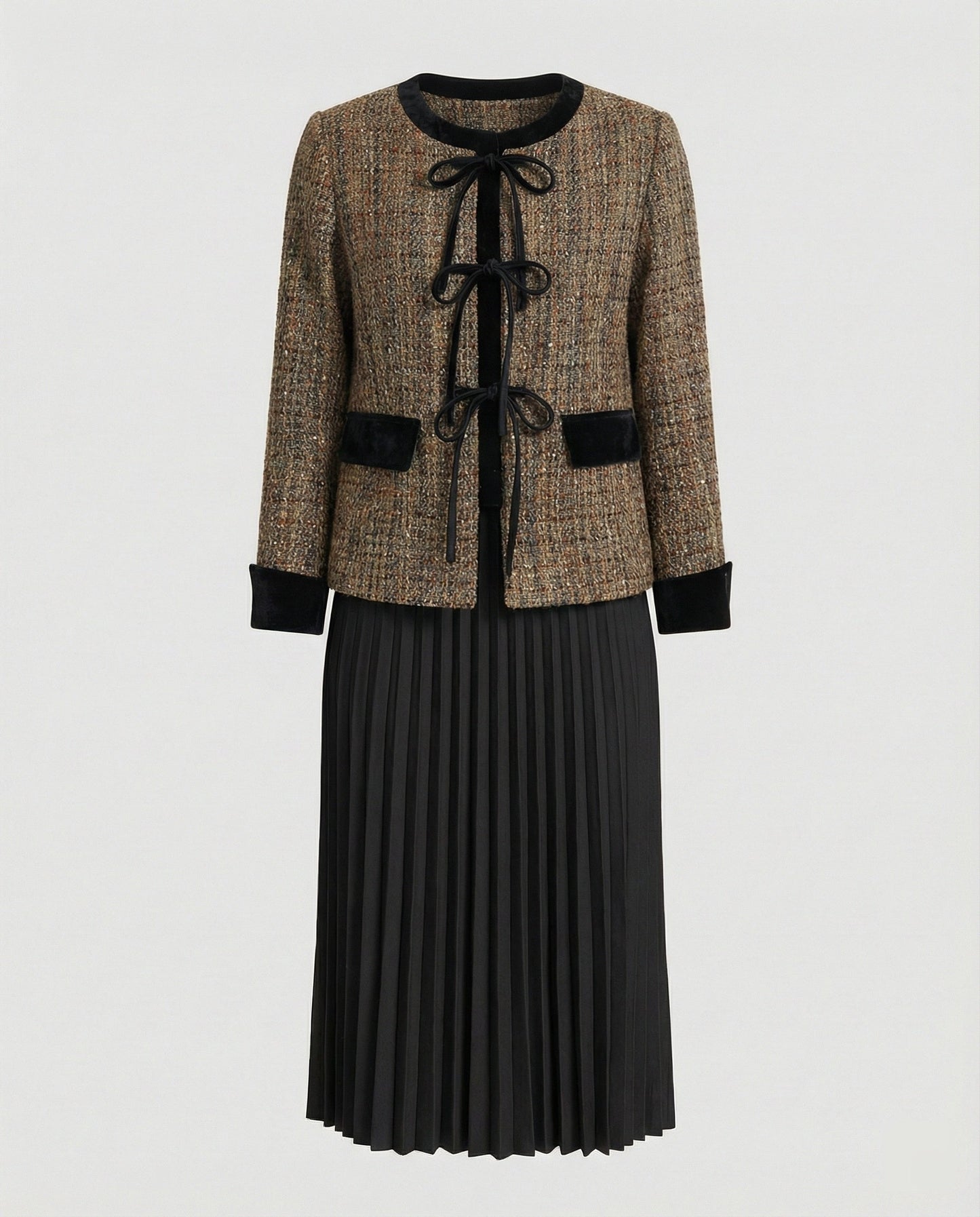 Bouclé-Jacke Ensemble mit Rundhals und Plissierrock