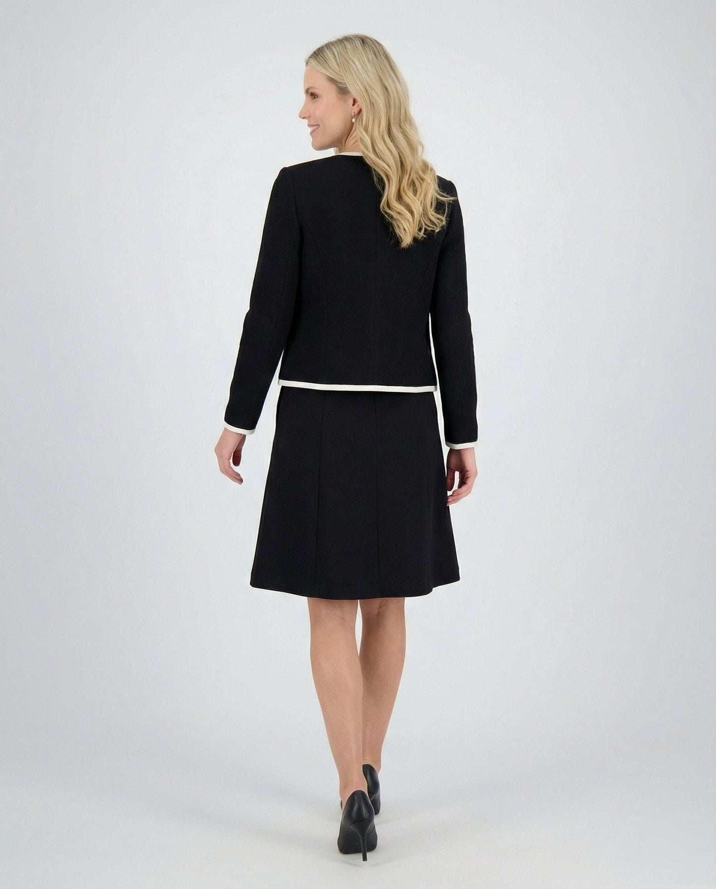 Ärmelloses Etuikleid mit Bouclé-Jacke Damenkleid Modern