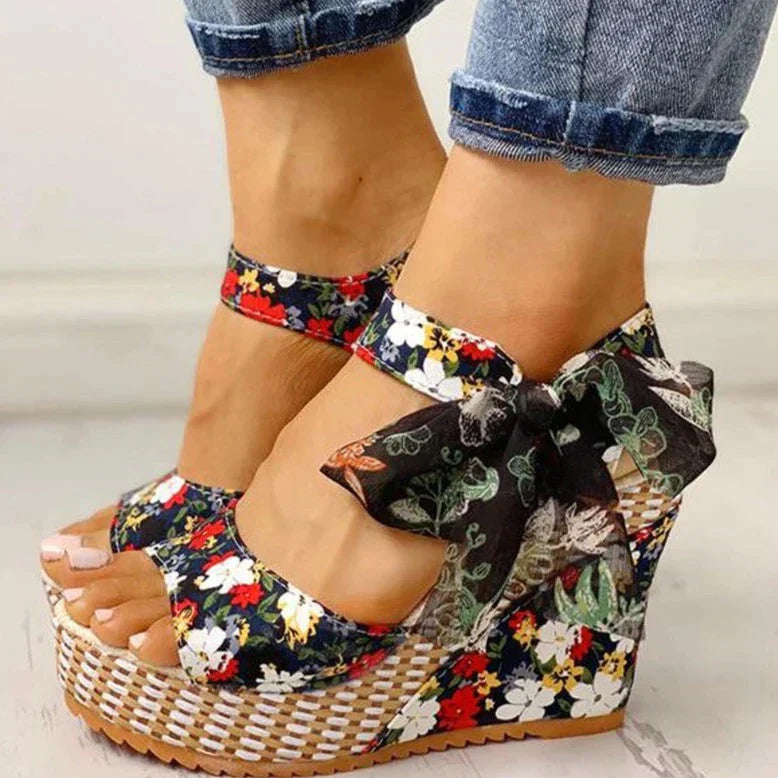 Natalia – Orthopädische Sandalen mit Blumenmuster