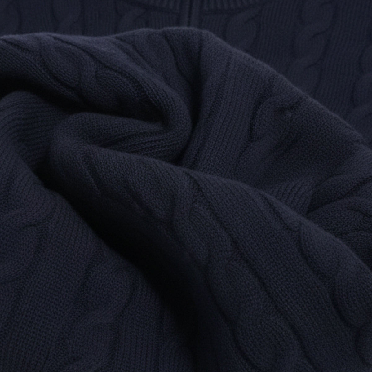 Der St. Moritz Zopfstrickpullover mit Reißverschluss für Herren – im Stil des alten Geldes 3