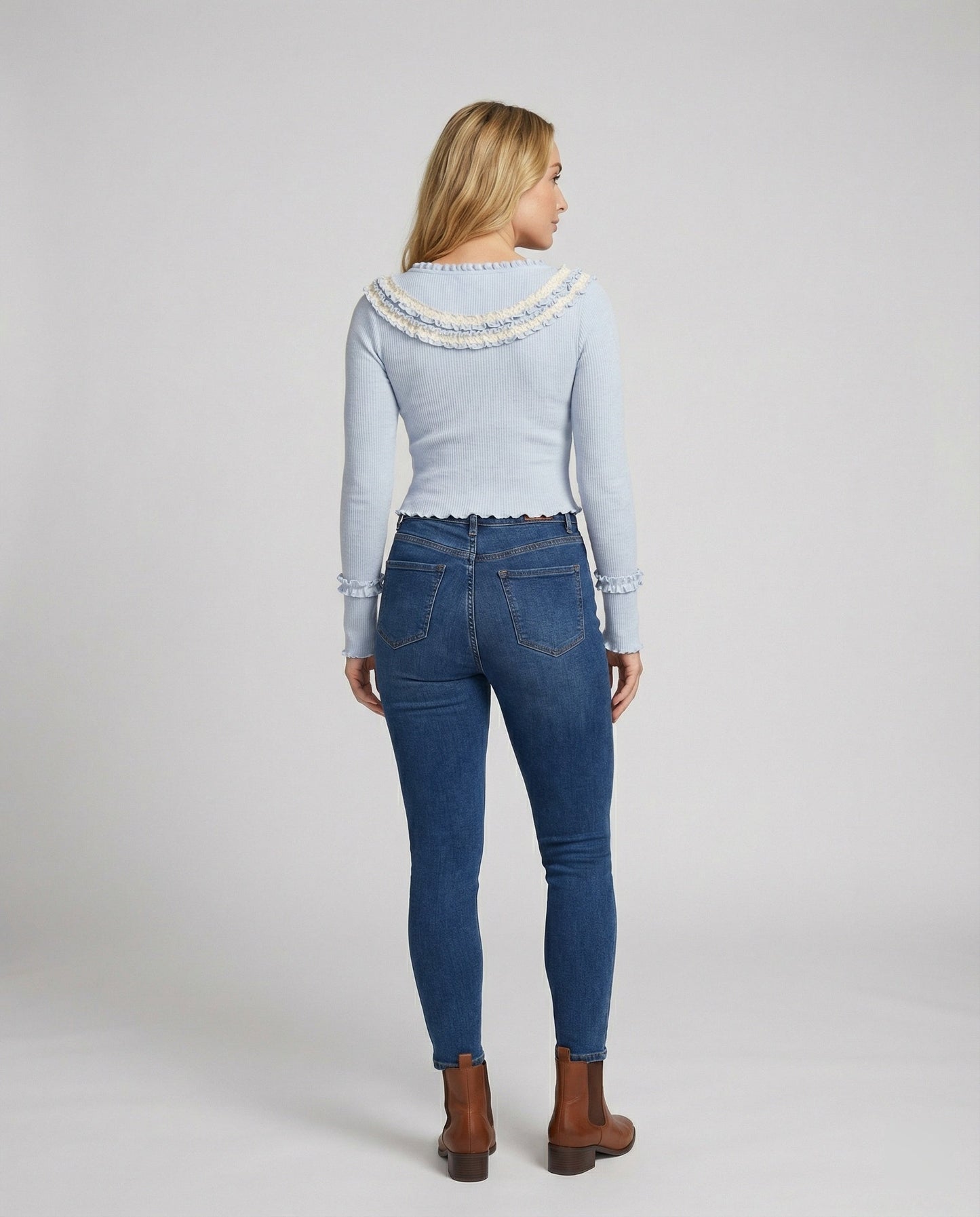 Damen Stricktop mit Eckenausschnitt und Wellensaum Modern