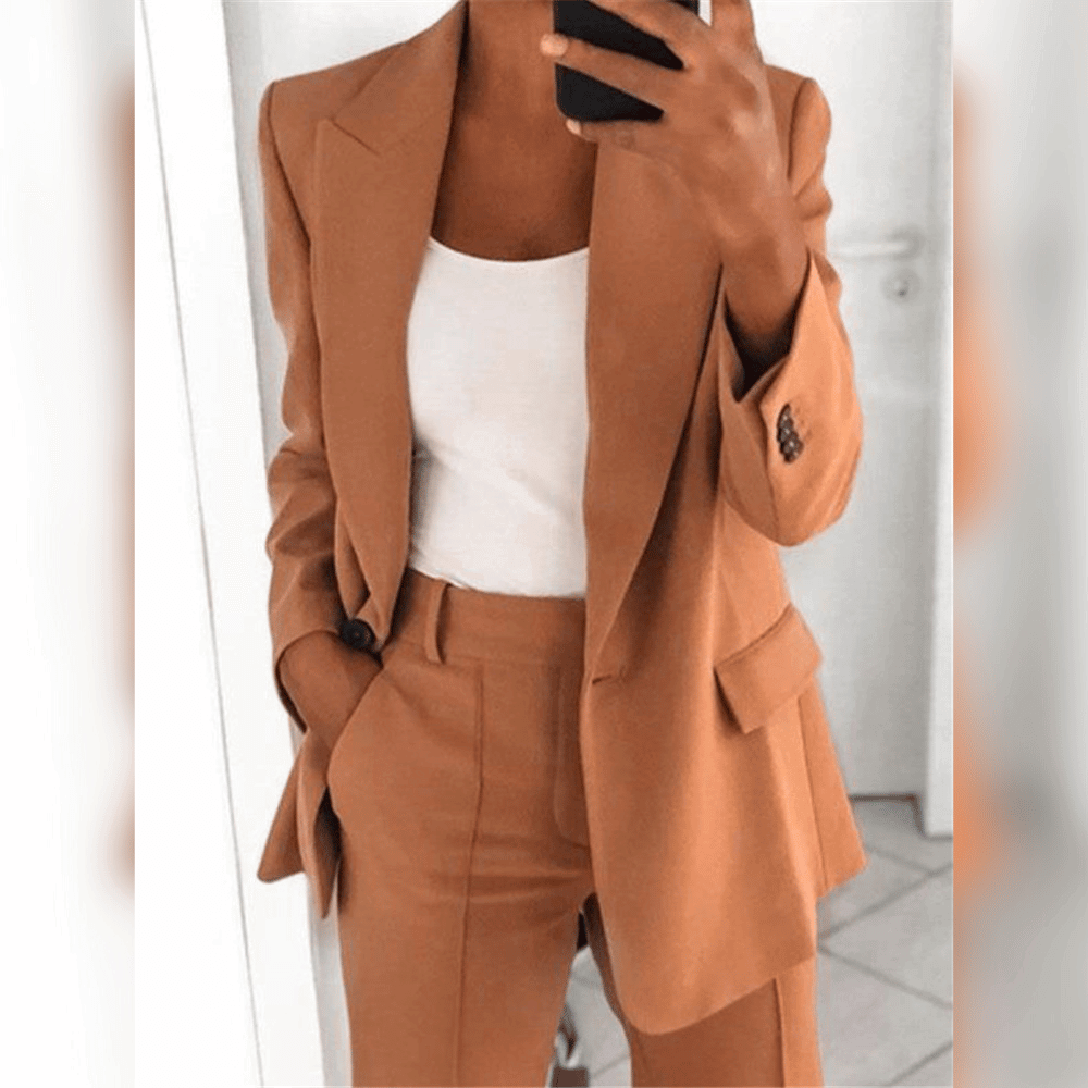 Eleganter Frauenanzug Business Chic Modern