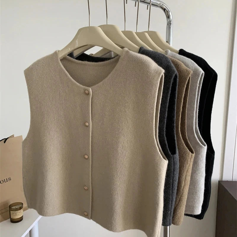 Damen Strickjacke Ärmellos Knopfverschluss Modern - BerlinGlamour