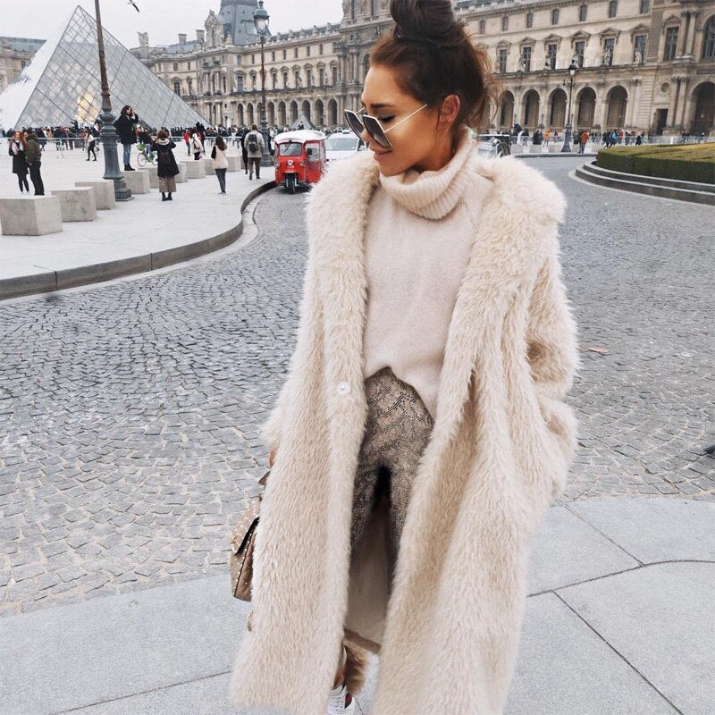 Élise Teddy Mantel Oversized Winter Outfit Kombination
