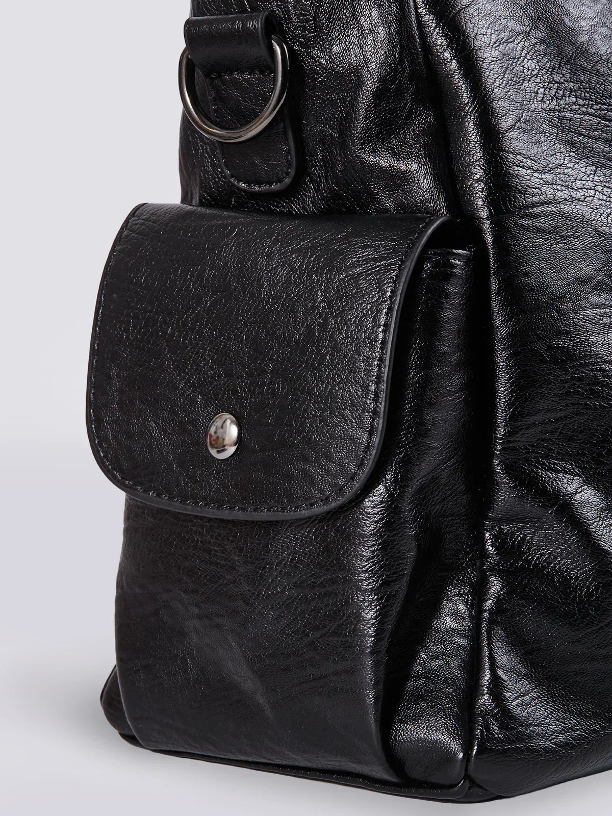 Vegane Schultertasche Lederoptik Metallbeschlag Praktisch
