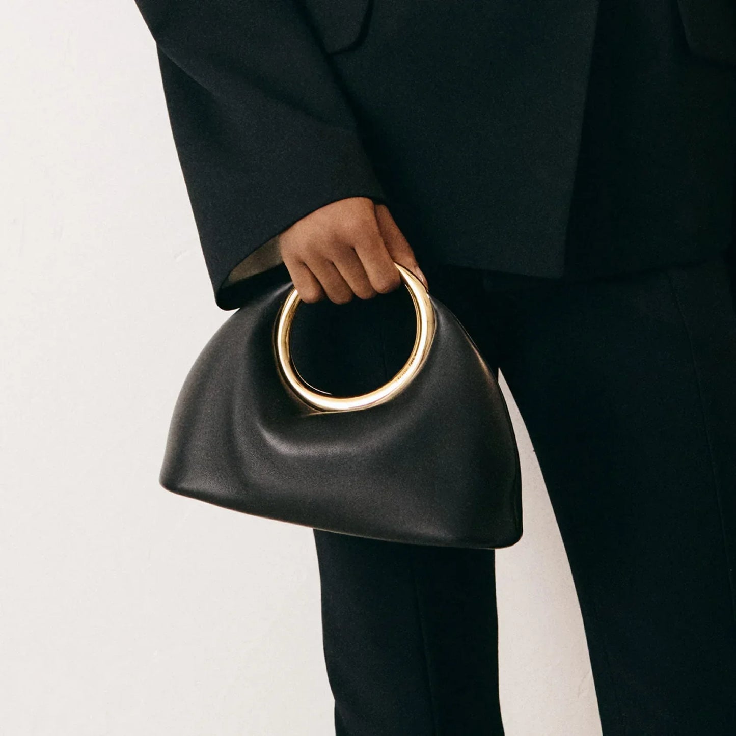 Vegan Leder Ringtasche Designer Stil Goldener Griff - BerlinGlamour