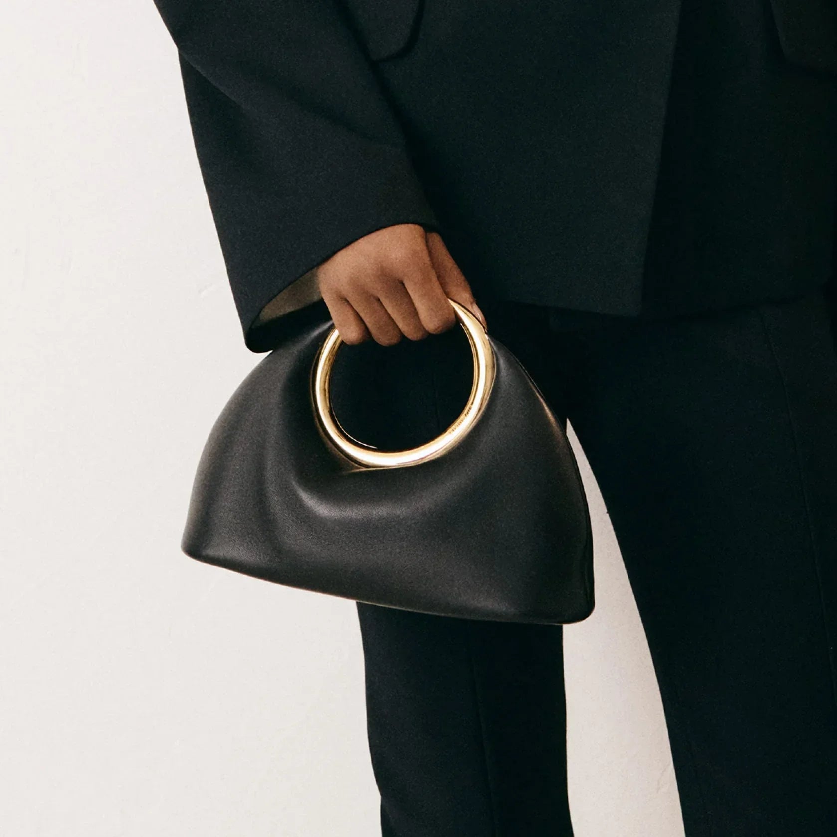 Vegan Leder Ringtasche Designer Stil Goldener Griff - BerlinGlamour