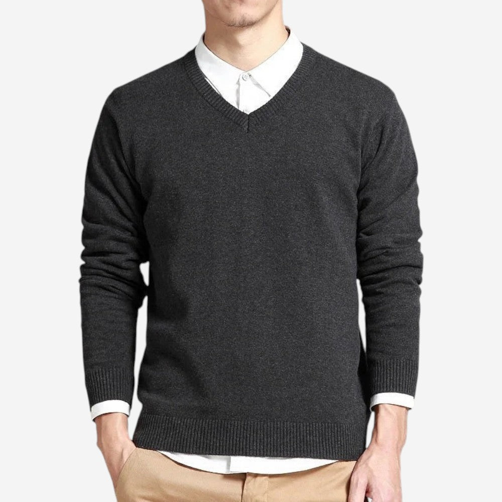 LUXEOUTFIT | Schmaler Pullover mit V-Ausschnitt 4