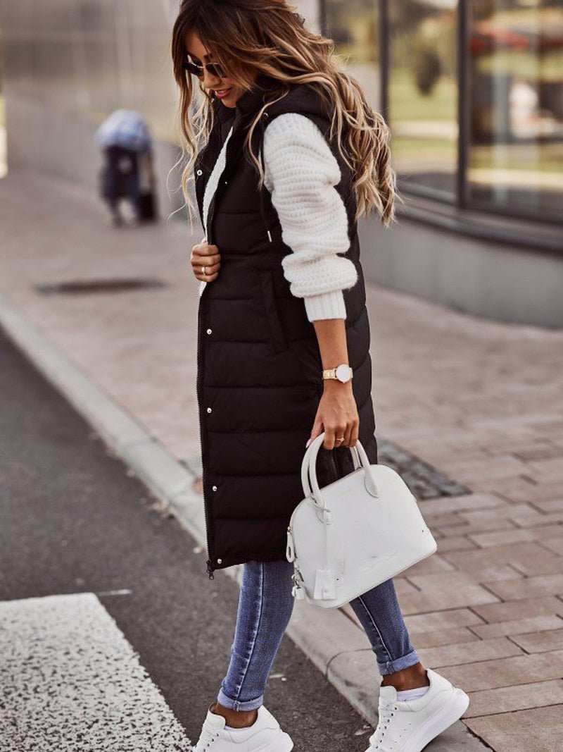 Damen Bodywarmer in Schwarz, kombiniert mit Jeans
