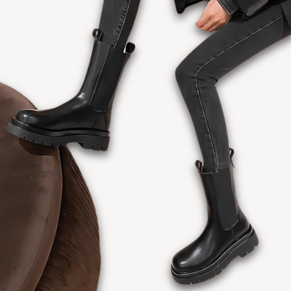 Loravelle | Schwarze Chelsea-Stiefel aus Leder für Damen – dicke Sohle, zum Hineinschlüpfen, strapazierfähig, stylisches Freizeitschuhwerk 2