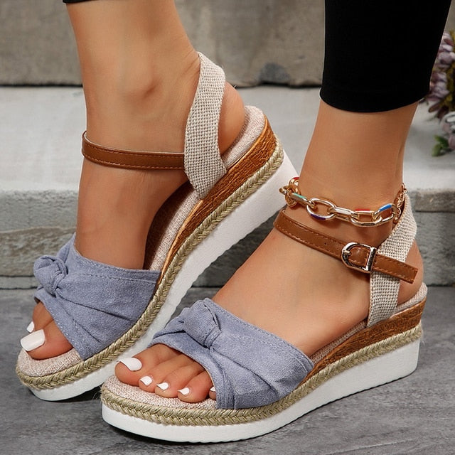 Orthopädische Sandalen ADRIANA mit Keil