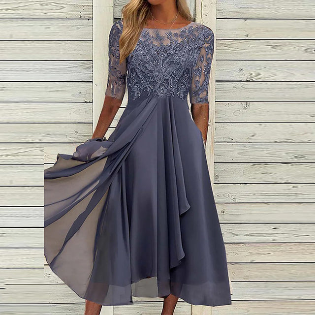 Spitzenbesetztes, halblanges Ballkleid
