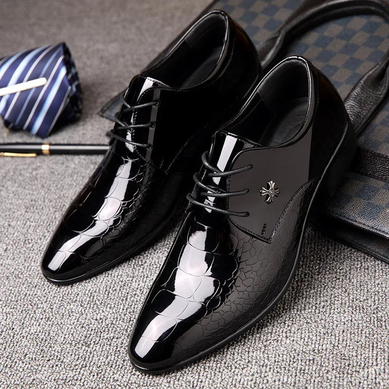 Formelle Lack-Schnürschuhe für Business-Anzug