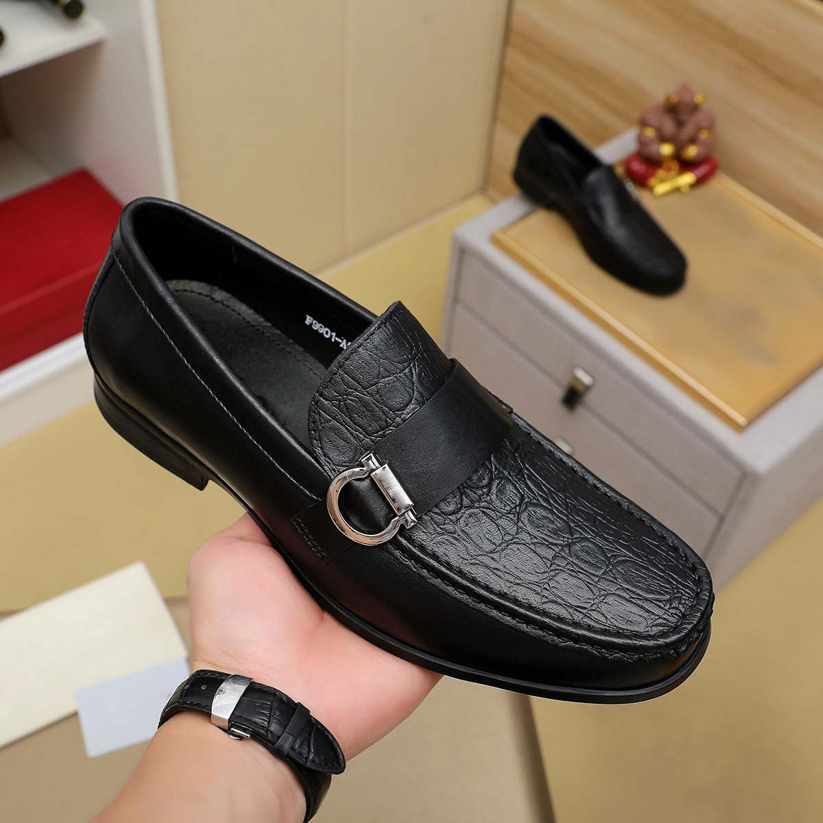 Damen Mokassin Leder Schwarz mit Metall-Detail