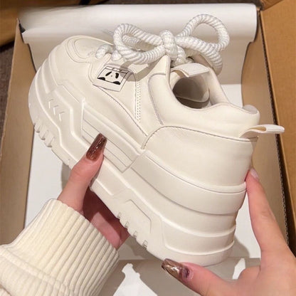 Damen Sneaker Hoch modisch mit dicker Sohle und elastischen Schnürsenkeln - BerlinGlamour