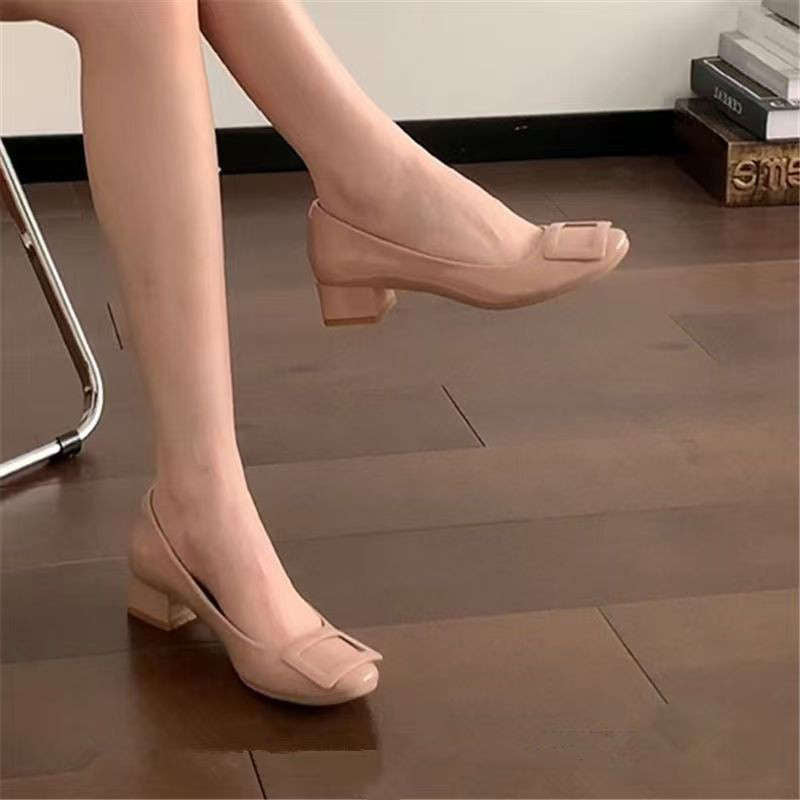 Damen Pumps mit Glanzschnalle Elegante High Heels - BerlinGlamour