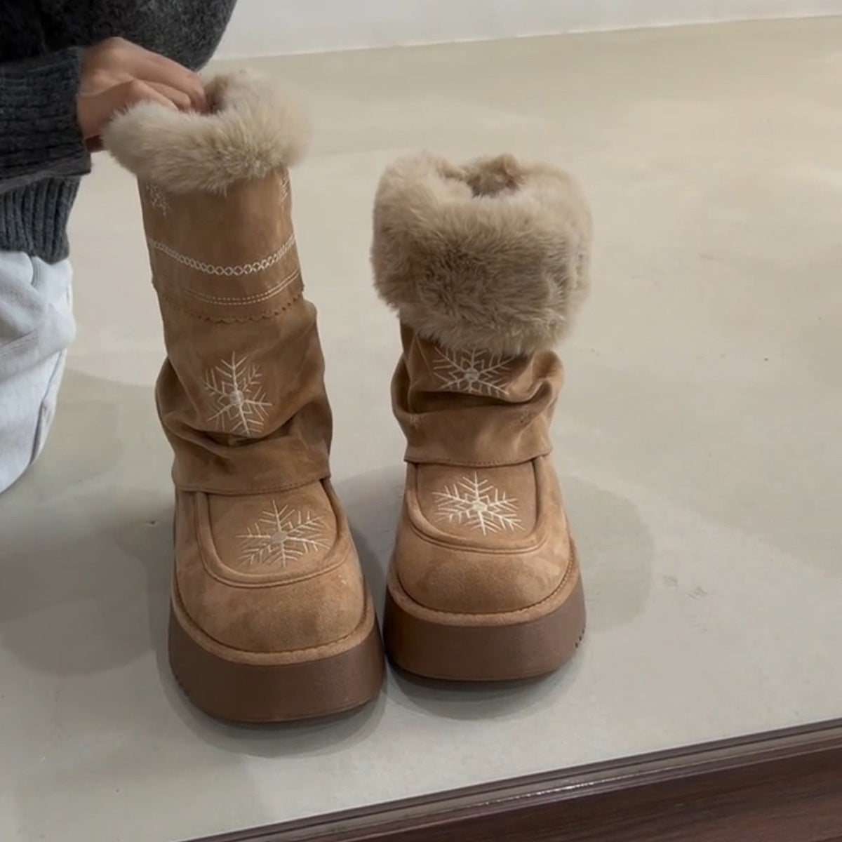 Damen Winterstiefel Warm Flauschig Schneeflocken Design - BerlinGlamour