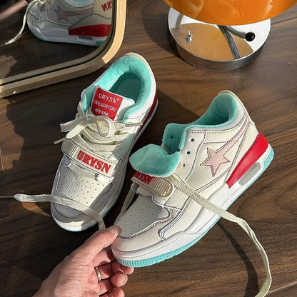 Damen Sneaker modisch mit Klettverschluss und Sternenmuster
