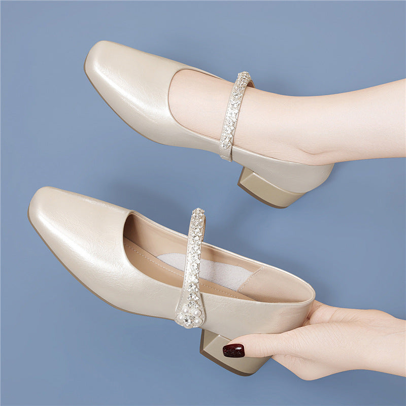 Damen Pumps Elegant mit Riemen und Schmuck Details - BerlinGlamour