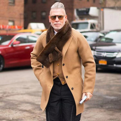 Die Antwort ist: Herren lässiger Dufflecoat mit schickem Stehkragen und praktischen Taschen BerlinGlamour