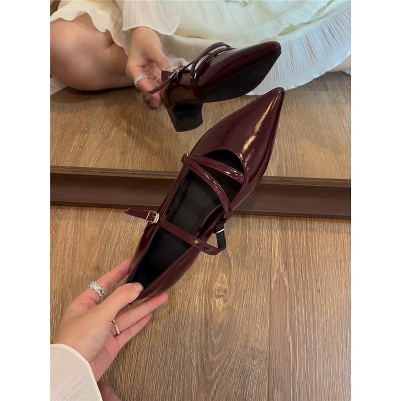 Damen Pumps Spitze mit Riemenverschluss Glänzend Schwarz