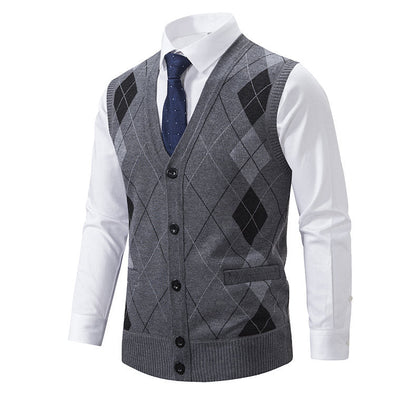Herren elegante Strickweste mit modernem Rautenmuster und praktischen Taschen BerlinGlamour