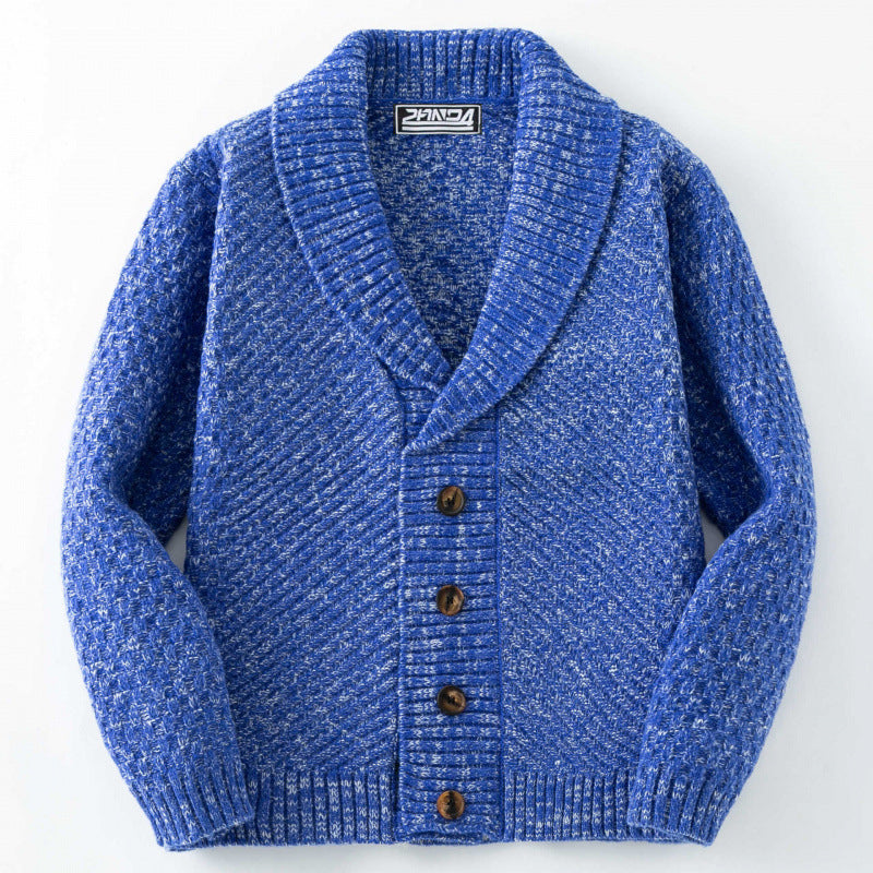 Herren Strickjacke mit modernem Zopfmuster und Knopfdetails BerlinGlamour.