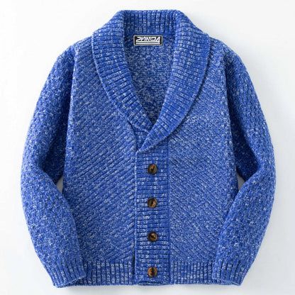 Herren Strickjacke mit modernem Zopfmuster und Knopfdetails BerlinGlamour.