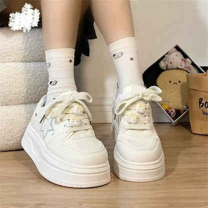 Damen Sneaker Sportlich mit Nieten und Applikationen - BerlinGlamour