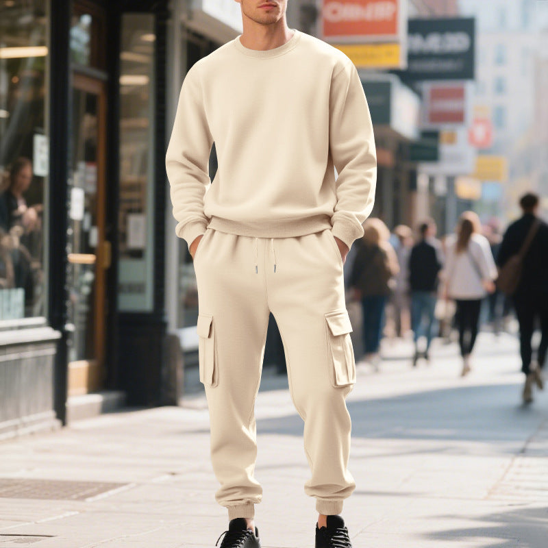 Berlin-Glamour Sweatshirt und Cargo-Hose Set: Moderne Streetwear-Kollektion für den stylischen Herrn. Entdecke die neuesten Trends und bleibe immer auf dem neuesten Stand.
