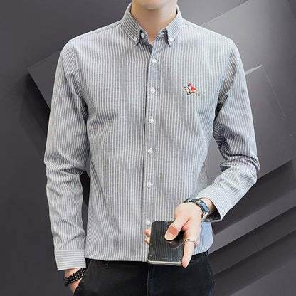 Elegantes Langarmhemd Herren mit feinen Streifen Modern