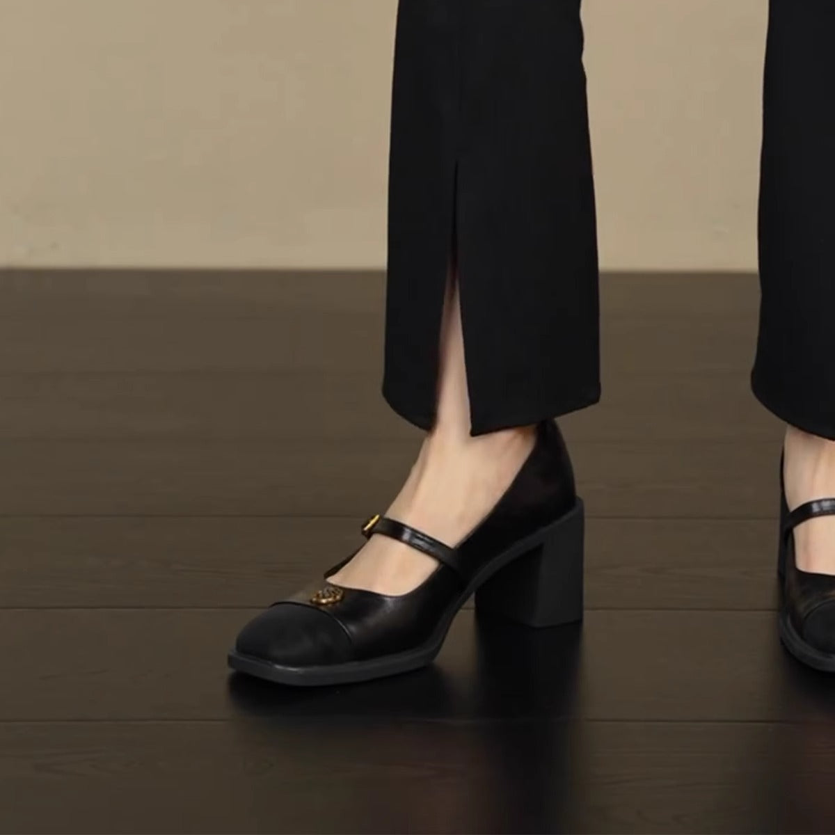 Elegante Damen Pumps mit Riemen Schwarz
