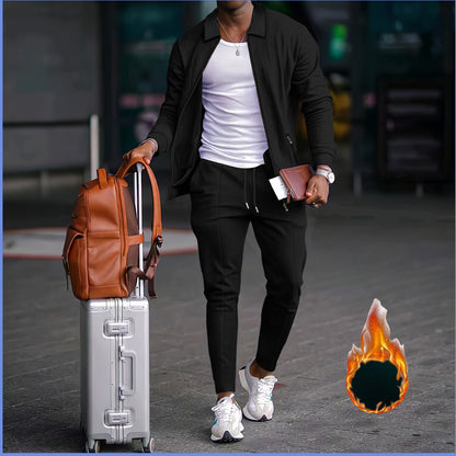 Für eine Online-Shop-Beschreibung könnte man sagen: Moderne Reisedecknjacke mit funktionalen Taschen und elastischem Bund, perfekt für den modischen Reisenden. 

Oder man könnte auch