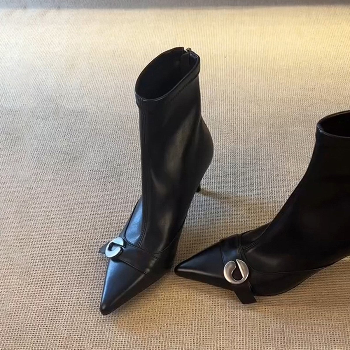 Damen Stiefel Spitze Schnalle Elegant Schwarz - BerlinGlamour