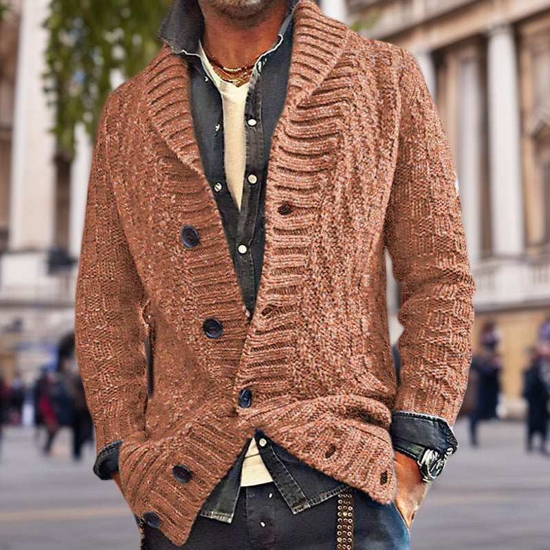 Herren Strickjacke mit modernem Zopfmuster und Knopfdetails BerlinGlamour. - BerlinGlamour