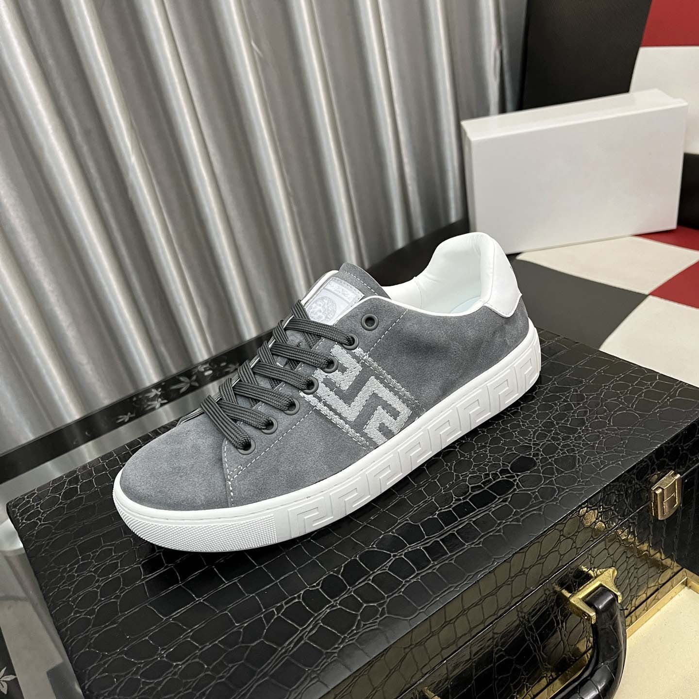 Damen Sneaker Sportlich Laufsohle Rutschfest Logo
