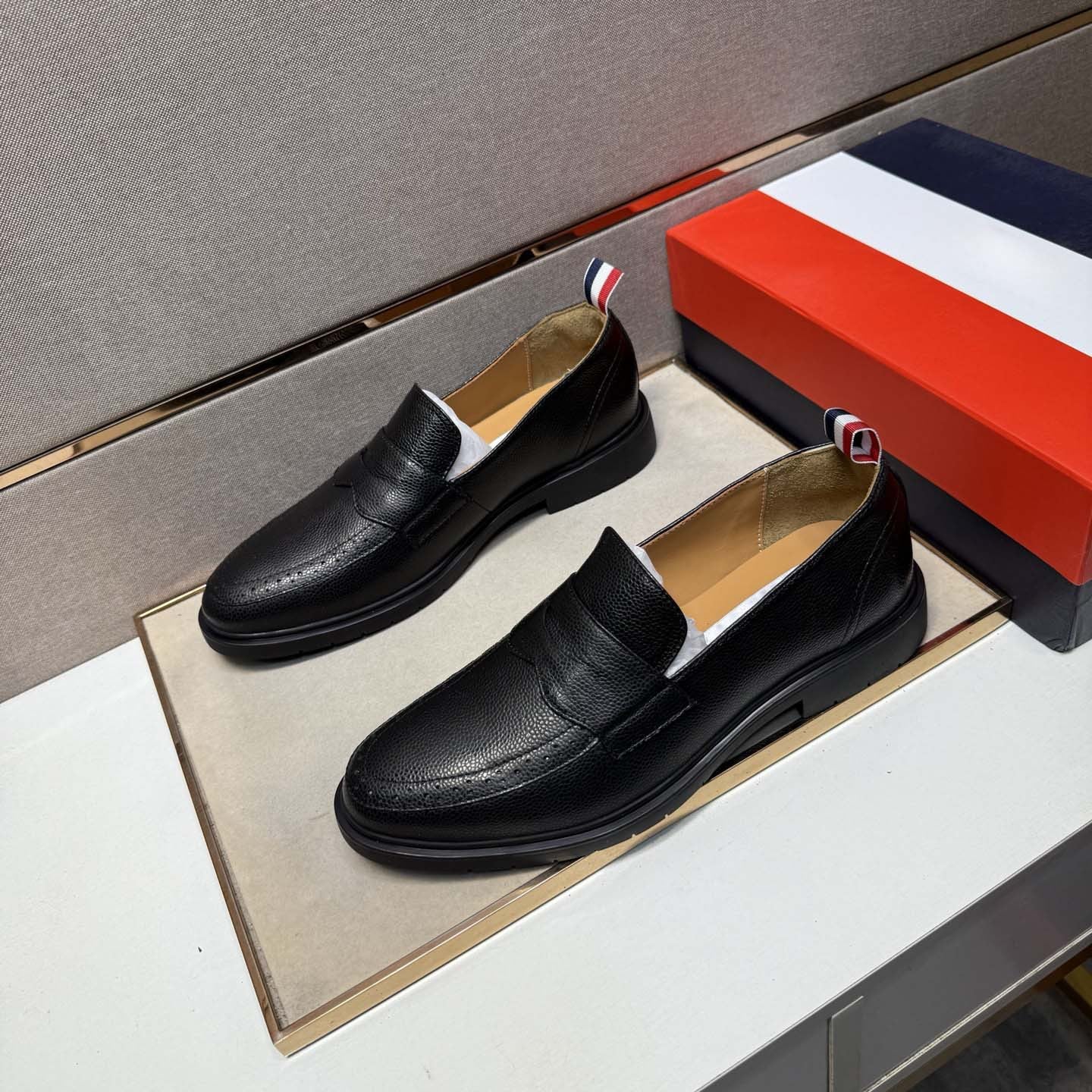 Damen Mokassins Elegante Leder Schuhe Mit Zierdetail - BerlinGlamour