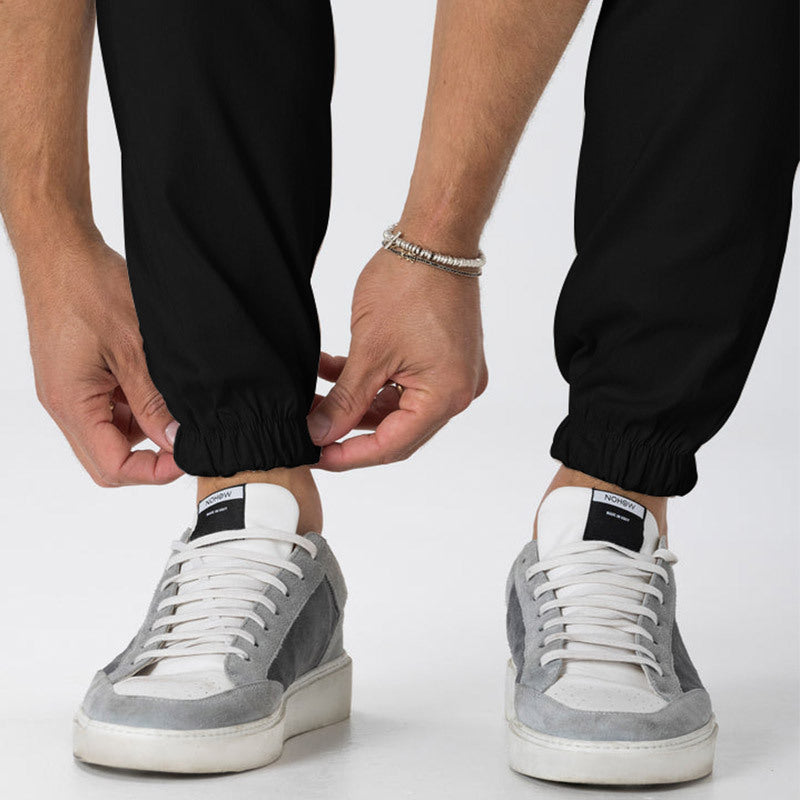 Herren Cargo-Hose mit elastischem Bund und praktischen Seitentaschen BerlinGlamour - das ist der perfekte Begleiter für jeden, der seine Freiheit liebt und immer unterwegs ist. Die neue Kol